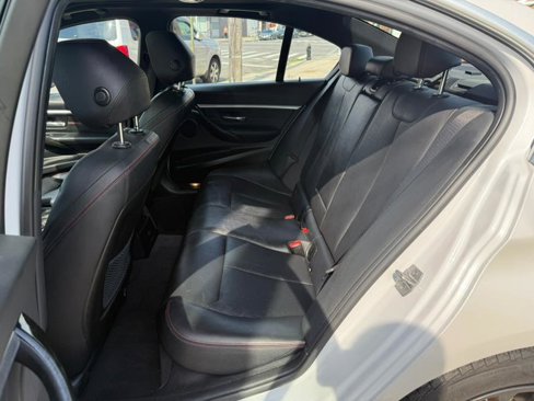 Used 2018 BMW 330i xDrive Sedan image 9