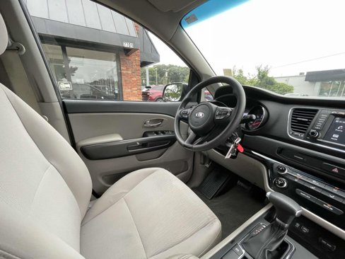 Used 2021 Kia Sedona LX image 17