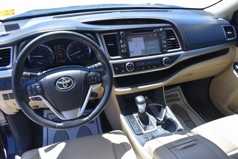 Used 2014 Toyota Highlander XLE image 19