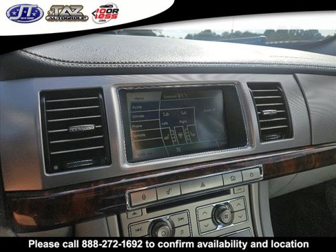 Used 2009 Jaguar XF Luxury image 11