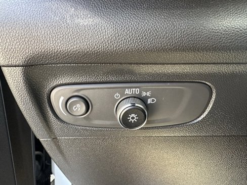 Used 2023 Buick Envision Essence image 22