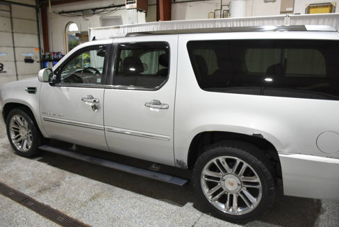 Used 2011 Cadillac Escalade ESV Premium image 14