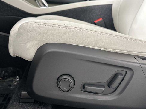 Used 2025 Volvo XC40 B5 Plus w/ Protection Package image 18