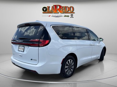 Used 2022 Chrysler Pacifica Touring-L image 7