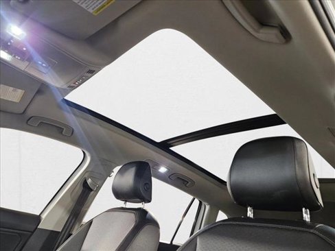 Used 2020 Volkswagen Tiguan SE w/ Panoramic Sunroof Package image 14