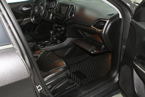 Used 2019 Jeep Cherokee Latitude Plus w/ Cold Weather Group image 25