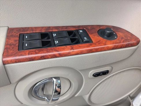 Used 2006 Jeep Commander Limited image 23