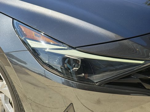 Used 2023 Hyundai Elantra SE image 11