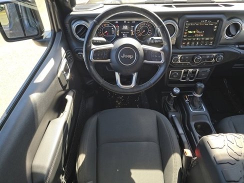 Used 2019 Jeep Wrangler Unlimited Sahara image 3