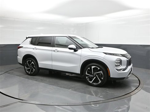 Used 2024 Mitsubishi Outlander SE image 17