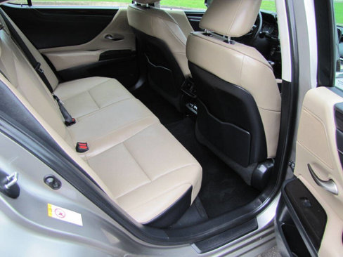Used 2019 Lexus ES 350 w/ Premium Package image 17