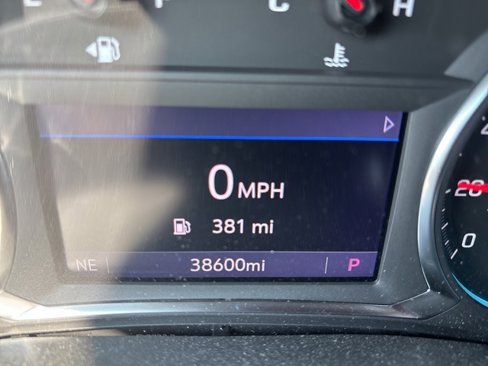 Used 2022 Chevrolet Traverse LT image 3