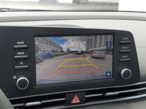 Used 2022 Hyundai Elantra SEL image 21