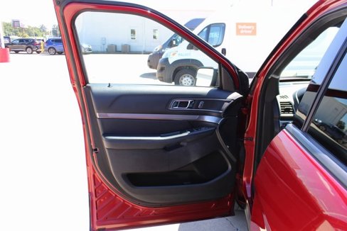 Used 2018 Ford Explorer XLT w/ Equipment Group 202A image 9