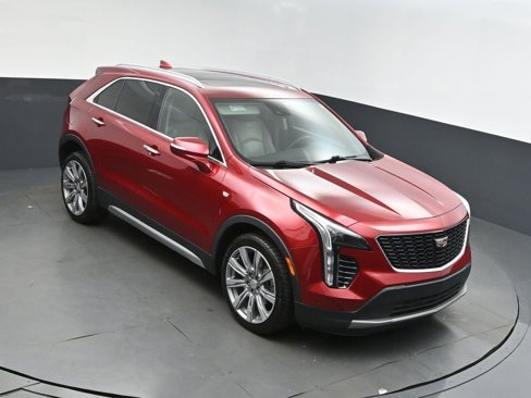 Used 2021 Cadillac XT4 Premium Luxury image 1