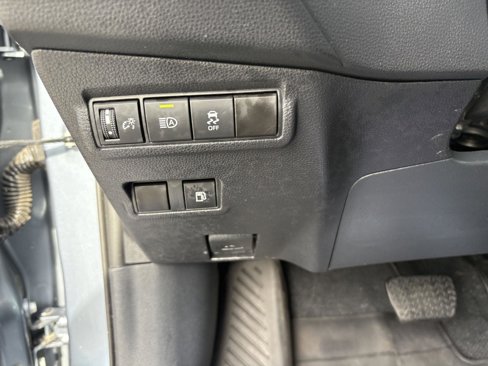 Used 2025 Toyota Corolla Cross AWD Hybrid image 14