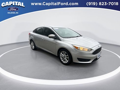 Certified 2017 Ford Focus SE image 2