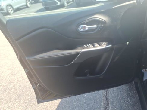 Used 2021 Jeep Cherokee Limited image 12