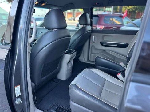Used 2015 Kia Sedona SX image 25