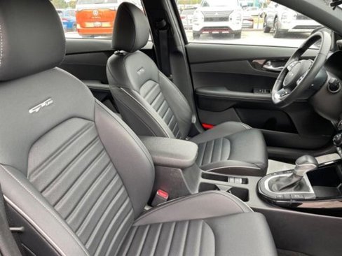 Used 2023 Kia Forte GT-Line w/ GT-Line Premium Package image 9