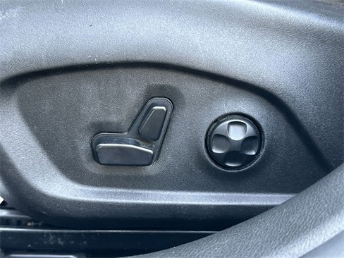 Used 2015 Jeep Renegade Limited image 12