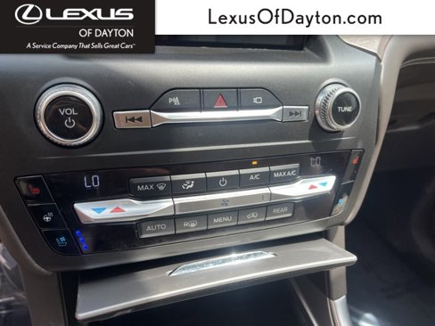Used 2020 Ford Explorer Platinum w/ Premium Technology Package image 25