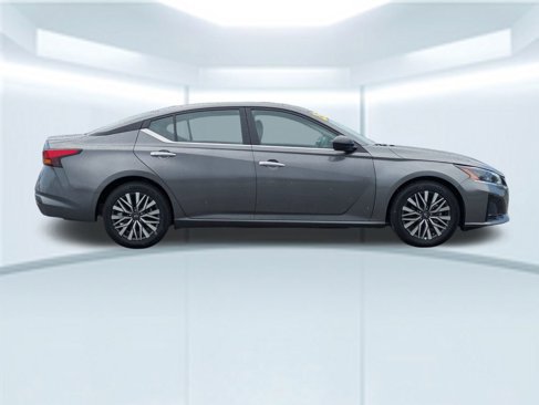 Used 2025 Nissan Altima 2.5 SV image 7