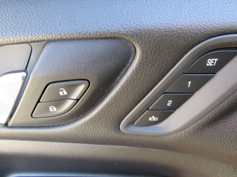 Used 2021 GMC Acadia AT4 w/ Technology Package image 9