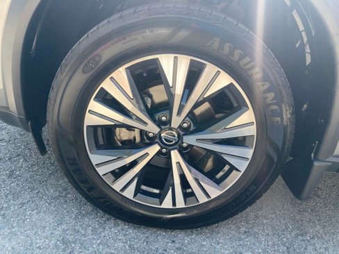 Used 2021 Nissan Rogue SV image 12