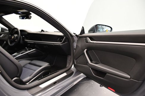 Used 2025 Porsche 911 Carrera image 47