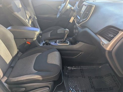 Used 2014 Jeep Cherokee Latitude w/ Cold Weather Group image 21