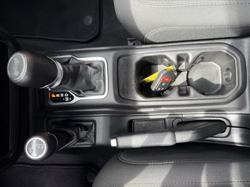 Used 2022 Jeep Wrangler Unlimited Sport image 32