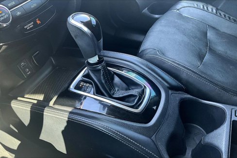 Used 2017 Nissan Rogue SL w/ SL Premium Package image 15