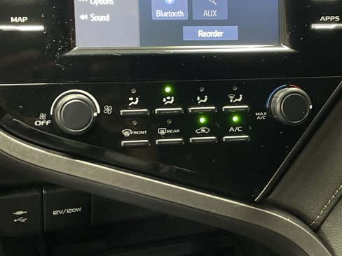 Used 2019 Toyota Camry LE image 24