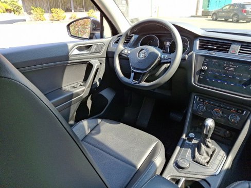 Certified 2021 Volkswagen Tiguan SE image 14