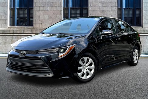 Used 2024 Toyota Corolla LE image 2