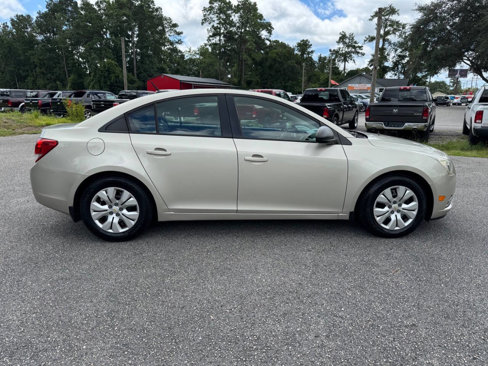 Used 2013 Chevrolet Cruze LS image 16