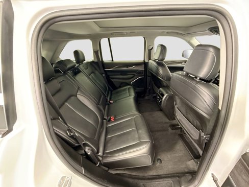 Used 2022 Jeep Grand Cherokee Limited image 21