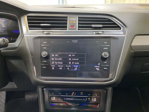 Used 2024 Volkswagen Tiguan SE image 39