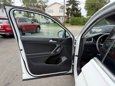 Used 2020 Volkswagen Tiguan SE image 13