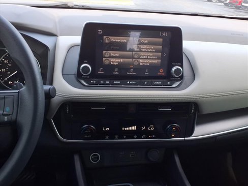 Used 2021 Nissan Rogue SV image 16