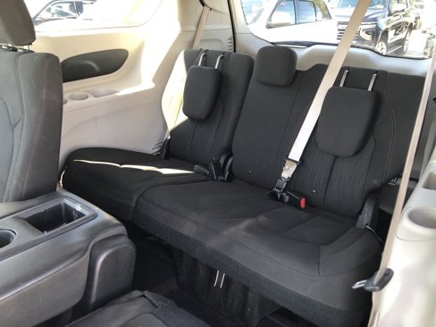 Used 2017 Chrysler Pacifica Touring image 15