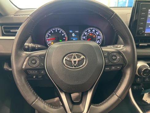 Used 2020 Toyota RAV4 XLE Premium image 25