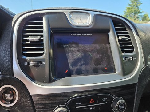 Used 2018 Chrysler 300 Touring L image 7