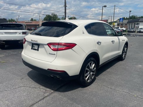 Used 2017 Maserati Levante image 3