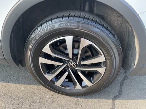 Certified 2024 Volkswagen Tiguan S image 9