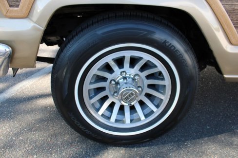 Used 1990 Jeep Grand Wagoneer image 31