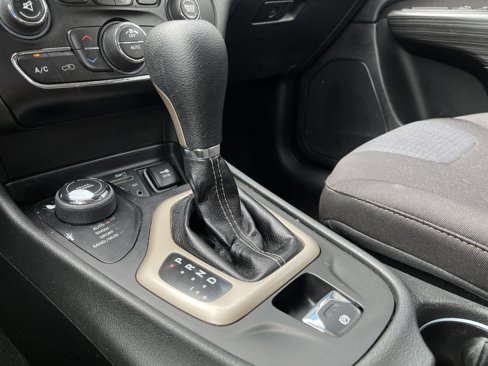 Used 2015 Jeep Cherokee Latitude w/ Comfort/Convenience Group image 33