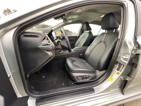 Used 2022 Toyota Camry SE image 9