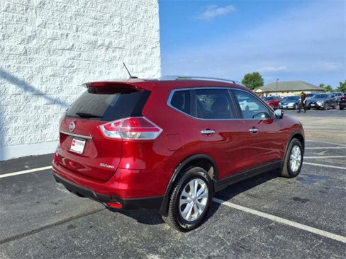 Used 2016 Nissan Rogue SV image 3